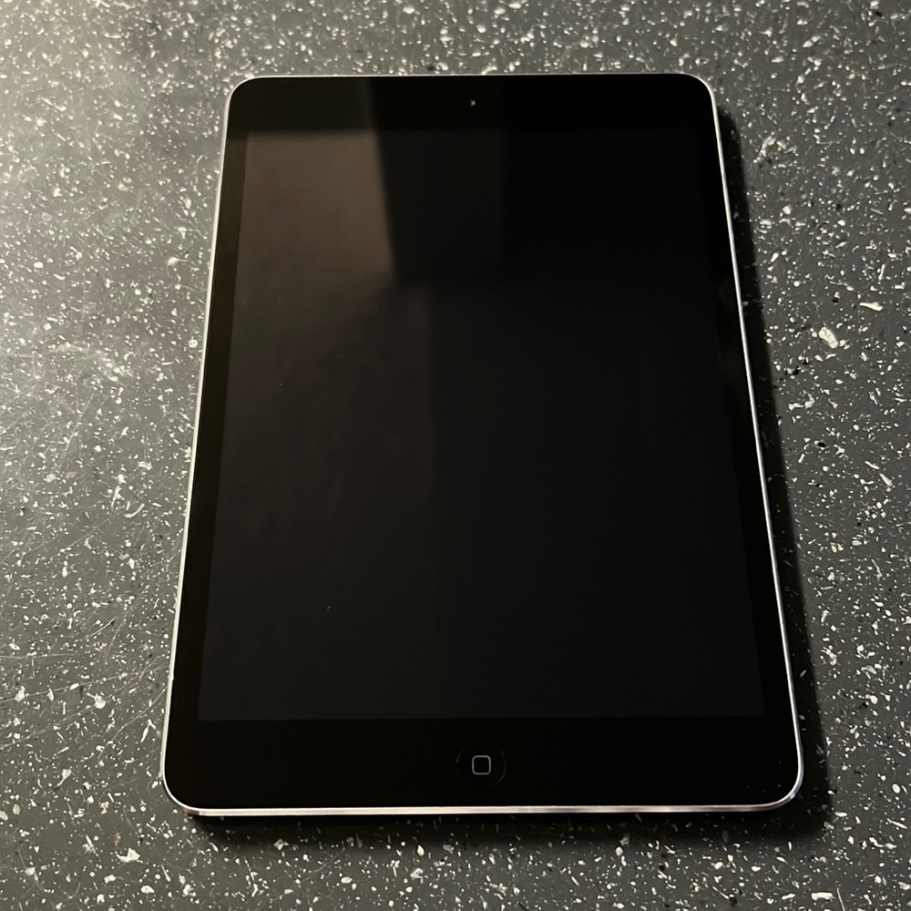 iPad mini 2 (space grey) wifi model. 16 GB. Unlocked and unregistered.